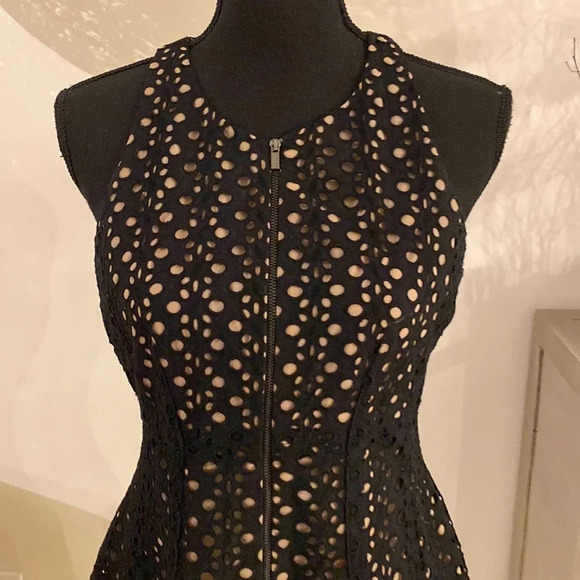 BCBGMAXAZRIA nude&black dress size 6 NWOT - Picture 2 of 5